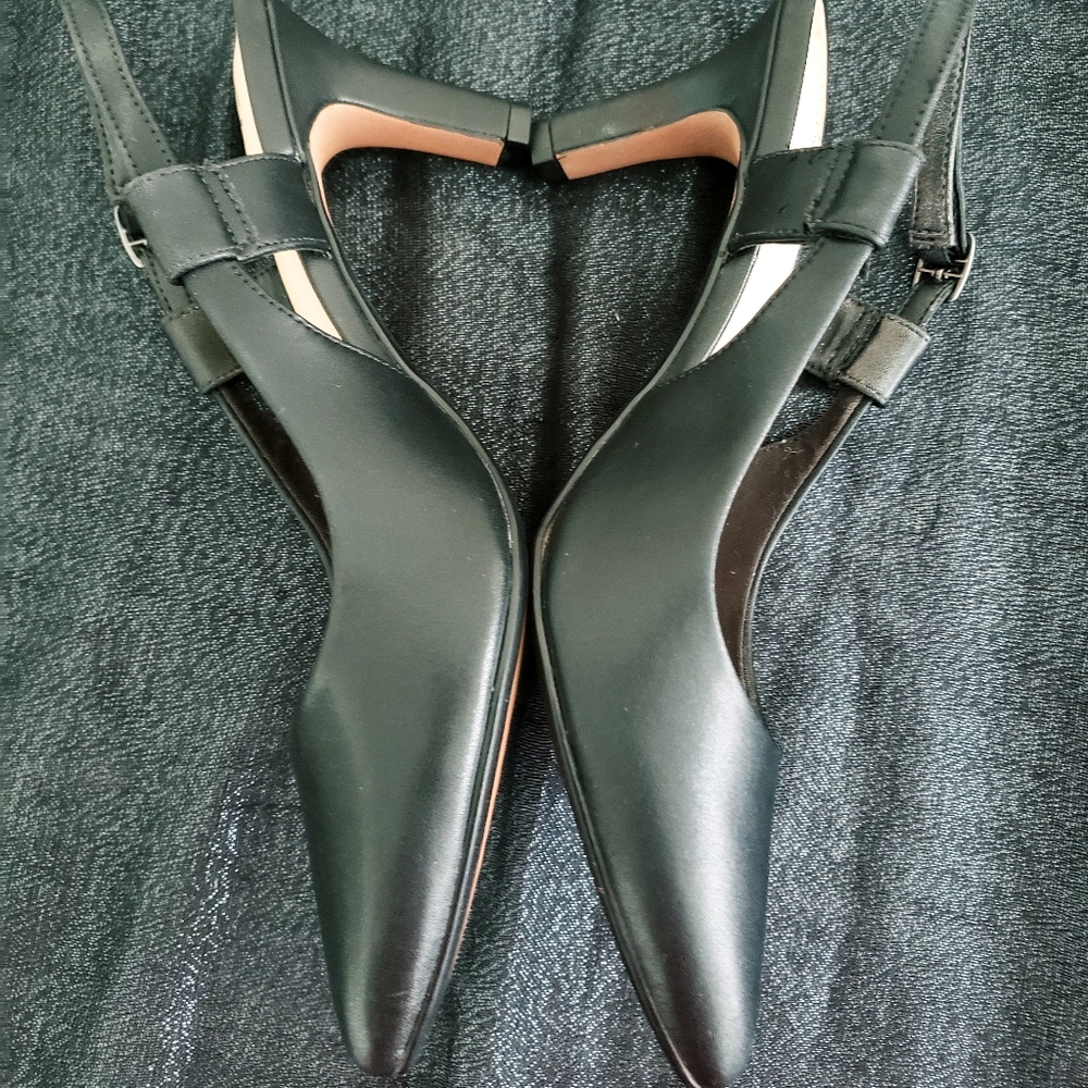 Clarks Black Leather Slingback Pumps. 9M